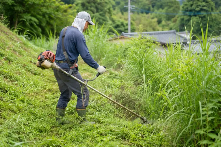 道路わき・公園の草刈りの写真